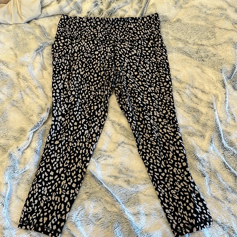 Athleta salutation 7/8 tights
